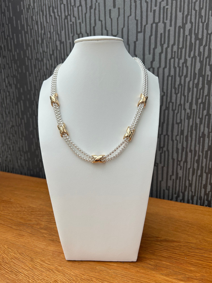 Double strand kisses necklace