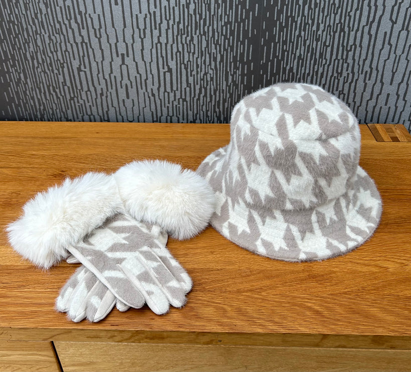 Large Dogtooth Check Gloves ( Hat sold separately)