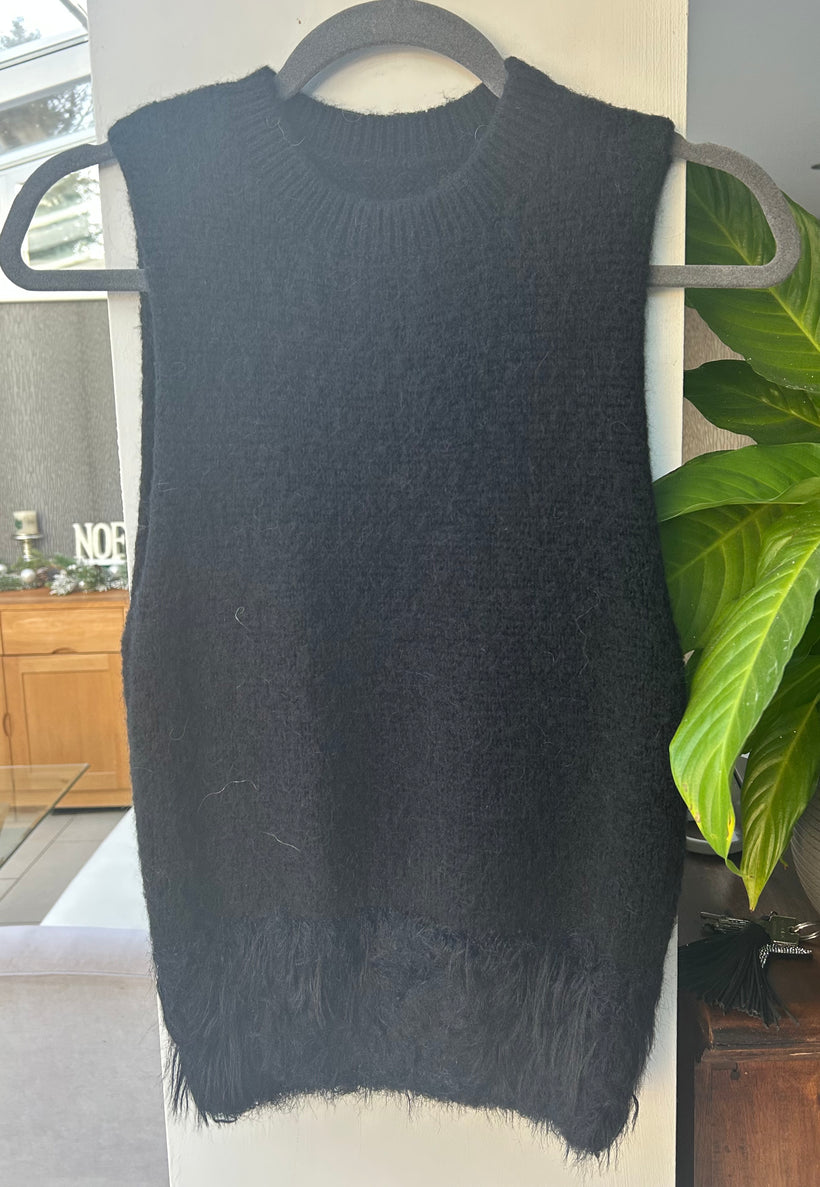 Knitted sleeveless top